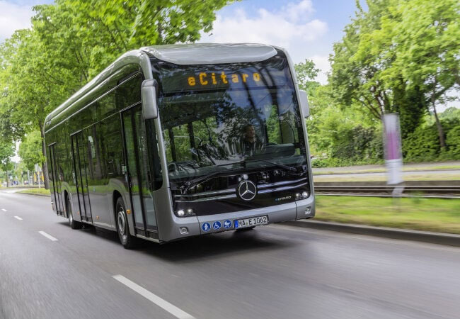 PB: Der vollelektrische Mercedes-Benz eCitaro, der am Mannheimer Standort seit 2018 bereits in Serie produziert wird, bietet Städten und Verkehrsbetrieben die Möglichkeit, ihre Flotten auf lokal emissionsfreies Fahren umzustellen.