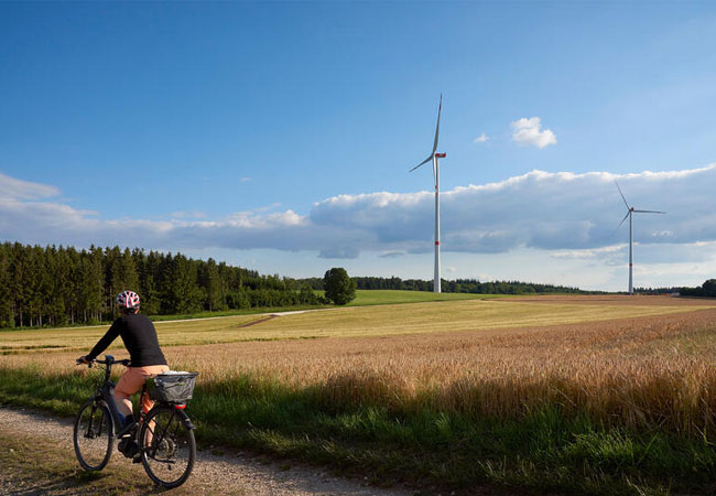 PB: Rückenwind für die Energiewende: Planet energy und das Albwerk Geislingen nehmen den Windpark Drackenstein auf der Schwäbischen Alb in Betrieb. Foto: © Planet energy / Sabine Vielmo