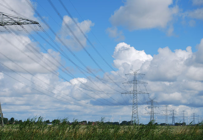 Gemeinsam mit der Stromleitung Ultranet soll A-Nord den in der Nordsee und in Norddeutschland erzeugten Windstrom von Emden über Osterath nach Philippsburg transportieren. / Foto: HB