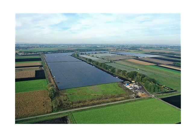 PB: Die ersten 30 MWp des Solarparks Schornhof bei Ingolstadt in Bayern gehen heute ans Netz. Der Solarpark Schornhof ist der größte zusammenhängende Solarpark Bayerns. Auf einer Fläche von rund 150 Hektar wird eine installierte Leistung von insgesamt 120 MWp errichtet. Die Fertigstellung des Solarparks ist für das erste Quartal 2021 geplant.