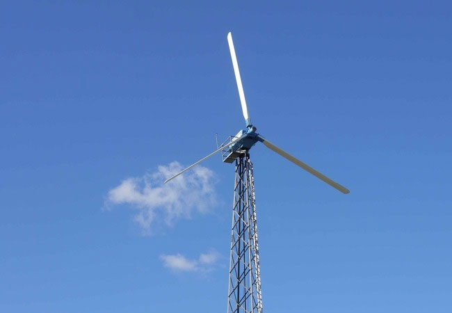 PM: In Bremerhaven: Forschungs-Windenergieanlage vom Typ „Krogmann 15/50“ des WindIO-Forschungspartners Institut für elektrische Antriebe, Leistungselektronik und Bauelemente (IALB). Sie weist sämtliche Funktionsmerkmale einer „großen“ Windenergieanlage auf. / Foto: fibretech composites 2020