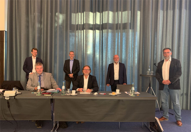 PB: Der neue Vorstand des WindEnergy Network: Robert Vogt, Christian Weiß, Michael Lüders, Andree Iffländer, Olaf Wunderlich und Volker Heinrich Seibert (v.l.n.r., Quelle: WEN). Es fehlen Jörgen Thiele und Holger Matthiesen.
