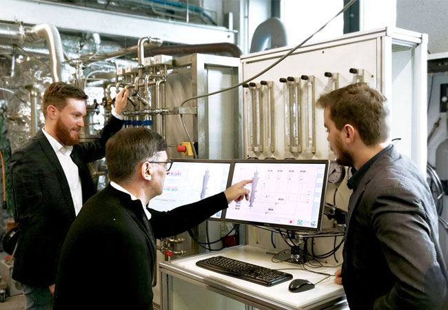 PB: Im Labor an der TU Wien Alexander Bartik, Hermann Hofbauer und Florian Benedikt (v.l.n.r.)