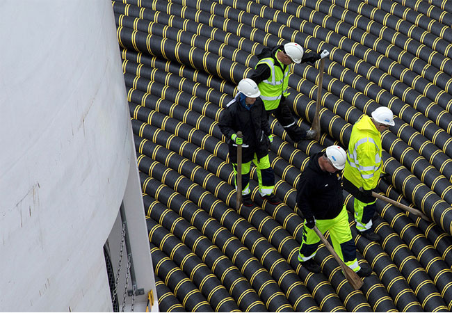 PB: NKT has entered into service agreements with Elia, 50Hertz and Nemo Link with the purpose to ensure efficient integration of energy into the Belgian, UK and German power grid.