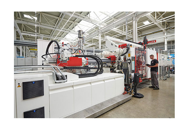PB: Eine neue hochautomatisierte Produktionszelle im Kunststoffwerk LKH hat mitten in der Krise ihren Betrieb aufgenommen.