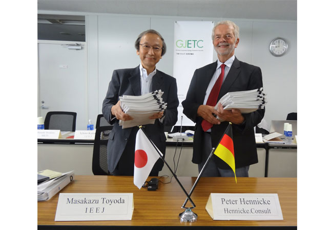 PB: Die GJETC-Vorsitzenden Prof. Masakazu Toyoda und Prof. Dr. Peter Hennicke (v.l.n.r.) stellten bei einer vergangenen Veranstaltung das umfangreiche Studienprogramm des Wissenschaftsrates vor. Für das Jahr 2021 hat nun das Bundesministerium für Umwelt, Naturschutz und nukleare Sicherheit (BMU) die Finanzierung des GJETC übernommen. (Copyright: GJETC)