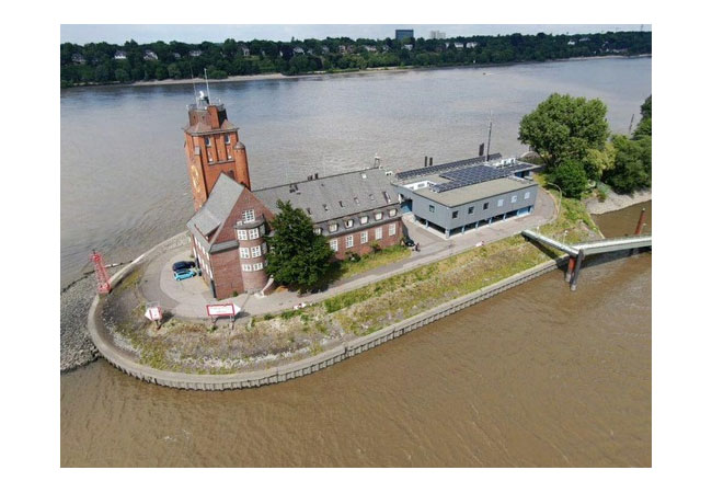 Die Nautische Zentrale in Hamburg senkt ihre Betriebskosten mit einer Solaranlage von Q CELLS.