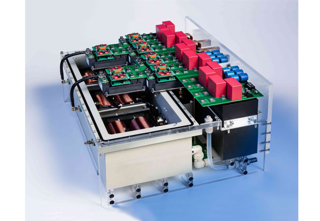 PB: Am Fraunhofer ISE entwickelter 250-kVA-Wechselrichter-Stack mit 3,3-kV-SiC-Transistoren / © Fraunhofer ISE