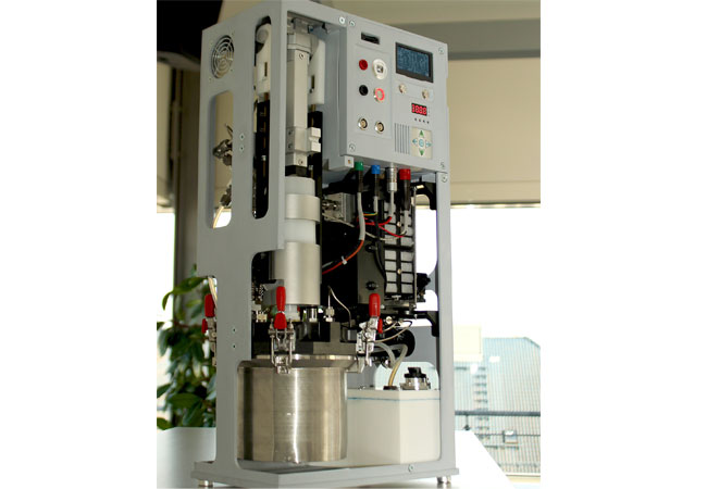 PB: TRL5-Demonstrator eines Stromgenerators mit eingelegter POWERPASTE-Kartusche und 100 W-PEM-Brennstoffzelle. / © Fraunhofer IFAM