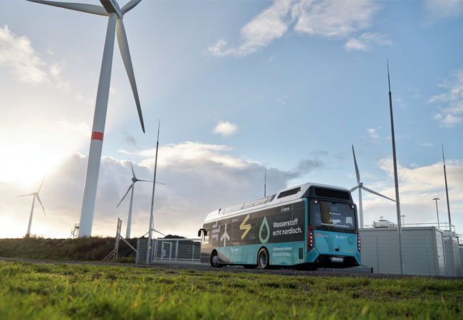 PB: Elektrolyse mit Windstrom für Brennstoffzellen-Busse, hier bei Husum / © GP Joule