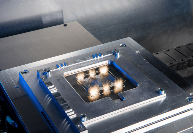 PB: In der durchgängigen Produktionsanlage am Fraunhofer IPT können Brennstoffzellen-Komponenten künftig im Sekundentakt verarbeitet werden. / © Fraunhofer IPT