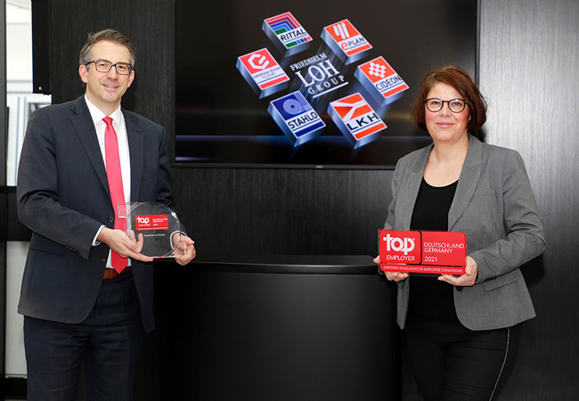 PB: Steffen Kuras, Leiter HR Marketing und Recruiting der Friedhelm Loh Group, freute sich mit seiner Kollegin Alexandra Nordmann, HR Marketing und Recruiting, über die wiederholte Auszeichnung als „Top Employer Deutschland“.