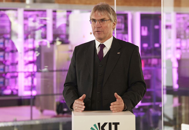 PB: Bei der digitalen Veranstaltung blickte Präsident Holger Hanselka auf zwei erfolgreiche Jahre am KIT zurück. (Foto: Amadeus Bramsiepe, KIT)