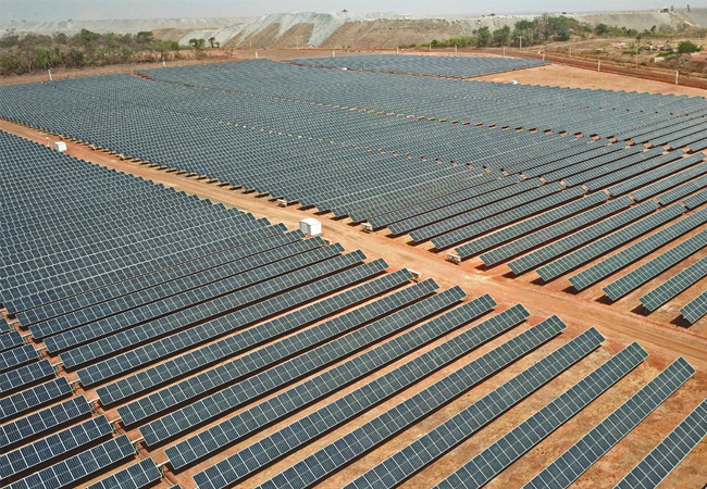 PB: Suntrace und BayWa r.e. nehmen das größte off-grid Solar-Batterie-Hybridsystem der Minenindustrie in Betrieb
