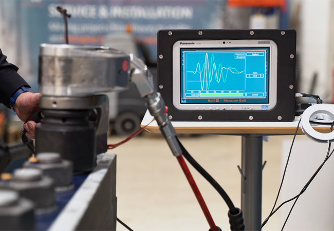 PB: Das patentierte Bolt-Check-System von R&D A/S bietet direkte Messung der Bolzen-Vorspannung und Bolzen-Rückverfolgbarkeit für Windkraftanlagen / © R&D A/S
