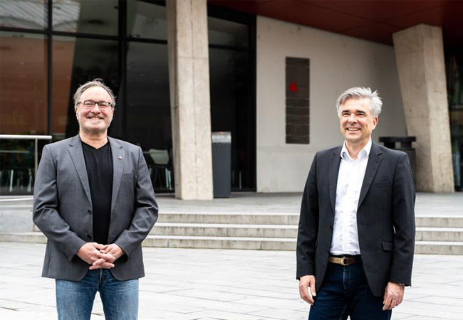 PB: Andreas Rau (li.) leitet zusammen mit Matthias Niessner den neuen berufsbegleitenden Masterstudiengang "4D – Moderne Energiesysteme und Mobilität" / Foto: Johanna Weber
