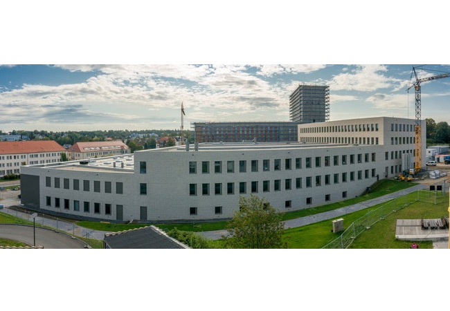 PB: Blick auf das neue Zentrum für effiziente Hochtemperatur-Stoffwandlung (ZeHS). Foto: Hartmut Stöcker