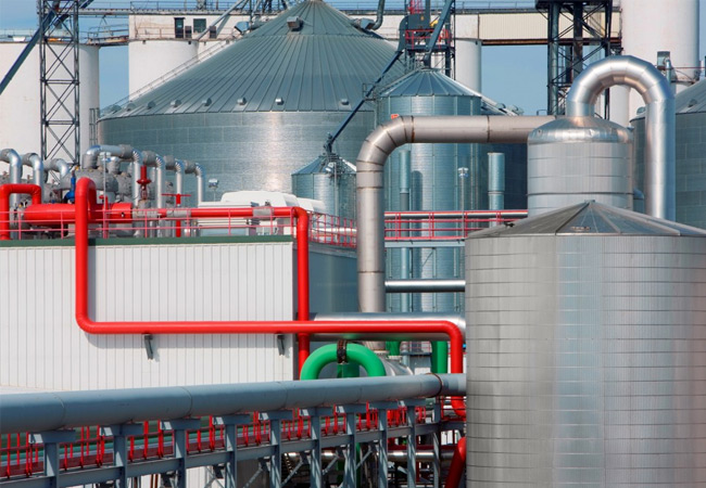 PB: Oben: Ein Beispiel einer Bioraffinerie, wie sie in ähnlicher Form von UPM-Kymmene in Leuna (Deutschland) errichtet wird (Foto: UPM-Kymmene).