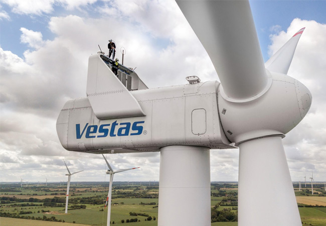 PB: EWE Erneuerbare Energien GmbH rüstet über 100 Anlagen unterschiedlichster Turbinentypen mit dem BNK-System der Deutschen Windtechnik nach, darunter auch Typ Vestas V112. / © Deutsche Windtechnik AG