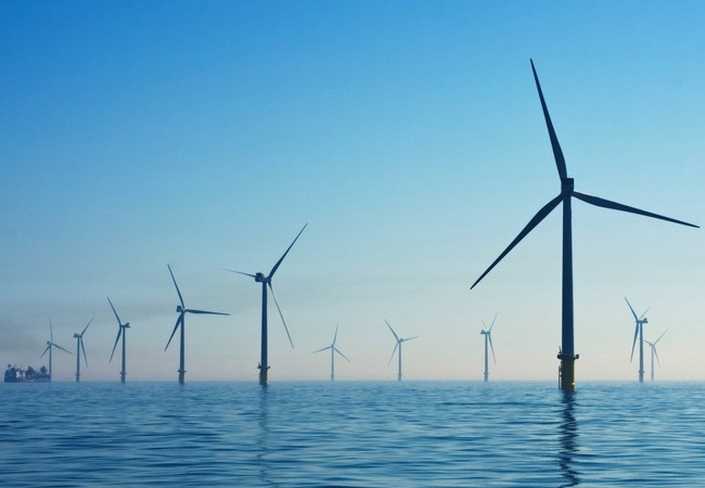 PB: Nicht immer gleich leistungsfähig: Windparks können sich gegenseitig ausbremsen. / Foto: Nicholas Doherty via Unsplash
