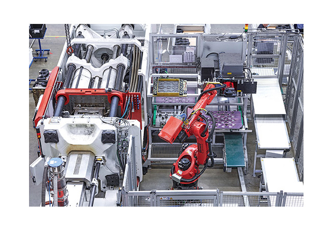 PB: Das Werk in Heiligenroth verfügt über einen hohen Automatisierungsgrad durch Robotertechnik – Voraussetzung für die Produktion von Hightech-Bauteilen für die Automobilindustrie.