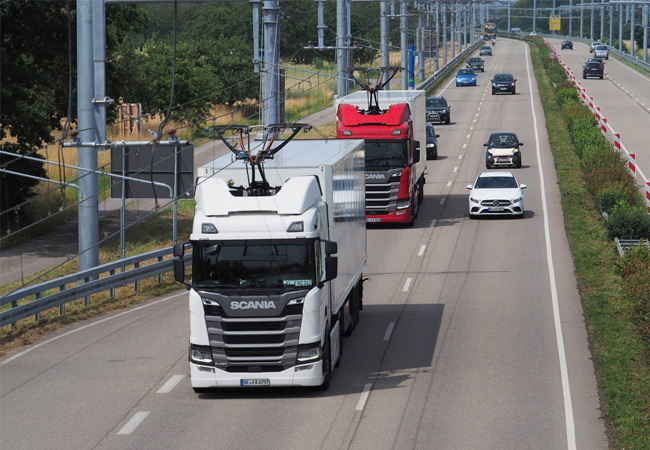 PB: Der eHighway von Siemens Mobility wird derzeit in drei öffentlichen Feldversuchen in Deutschland erprobt. / © Ministerium für Verkehr Baden-Württemberg