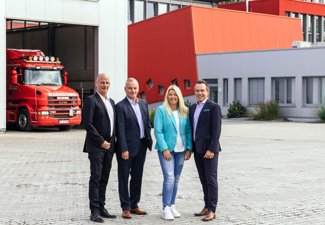PB: Gruppenfoto (von links nach rechts): Matthias Wasel, Geschäftsführer Wasel GmbH, Thomas Wasel, Geschäftsführer Wasel GmbH, Barbara Hagedorn, Geschäftsführerin Hagedorn Unternehmensgruppe, Thomas Hagedorn, geschäftsführender Gesellschafter Hagedorn Unternehmensgruppe / Bildnachweis: Hagedorn