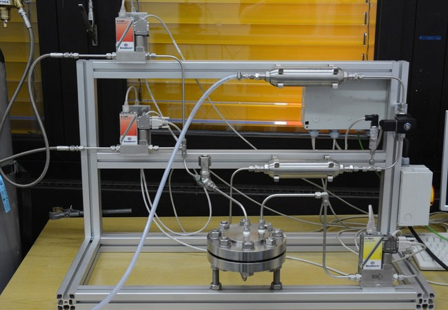 PB: Mit der eigenes erstellten Testanlage wurde die Mixed-Matrix-Membran überprüft. (Foto: IAV/TH Köln)