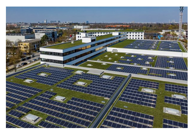PB: Zusammen mit den Stadtwerken München (SWM) wurde auf dem Centro Tesoro die größte innerstädtische Aufdach-Solaranlage realisiert (c) Schwaiger Group