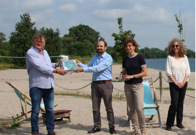 PB: Am Projektabschluss nahmen unter anderem teil (von links): Der Eicher Ortsbürgermeister Bernd Hermann, die beiden juwi-Projektmanager/in Markus Pauly und Astrid Stork sowie vom Planungsbüro Brauner aus Worms Andrea Prior. / © juwi AG