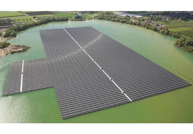 PB: BayWa r.e. nimmt die beiden größten Floating-PV-Anlagen außerhalb Asiens in Betrieb
