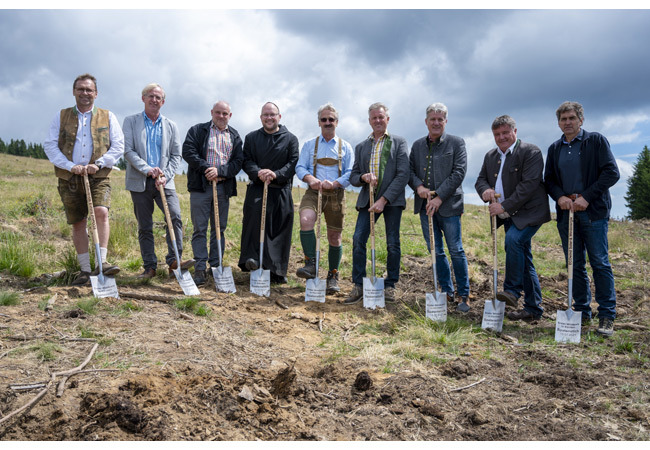 PP: v.l.n.r. Karl Markut, Wolfgang Gallant, Reinhold Molhofer, Pater Marian, Bernhard Binder, Peter Ortolf, Hans Janker, Thomas Raß, Eduard Streit