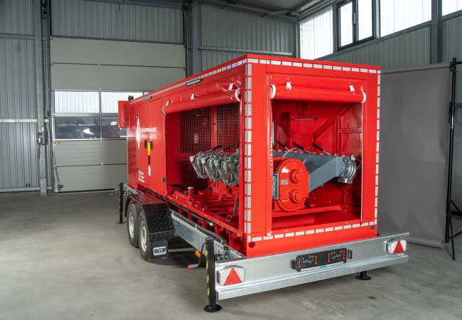 PB: Mit der mobilen Drehkolbenpumpe des Typs TORNAOD® XLB-8/2 mit Dieselmotor von NETZSCH ist der Landkreis Traunstein bei Unwetter bestens gerüstet / © NETZSCH Pumpen & Systeme GmbH