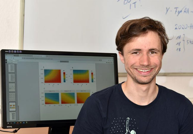 PB: Julian Kauk untersucht die Verbreitung und Eindämmung von Verschwörungstheorien. / Foto: Anne Günther / Uni Jena