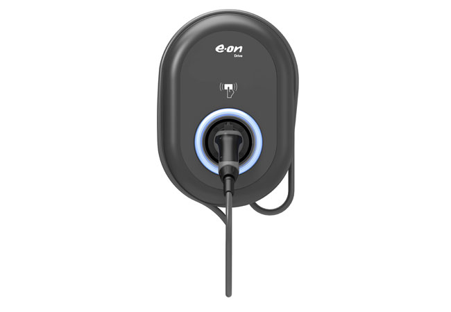 PB: Die E.ON Drive vBox smart mit Kabel ist eine der Wallboxen von Vestel, die in Deutschland im ersten Schritt im Rahmen der neuen Kooperation zwischen E.ON und der ADAC SE exklusiv für Mitglieder des größten deutschen Automobilclubs angeboten werden. Quelle: E.ON 