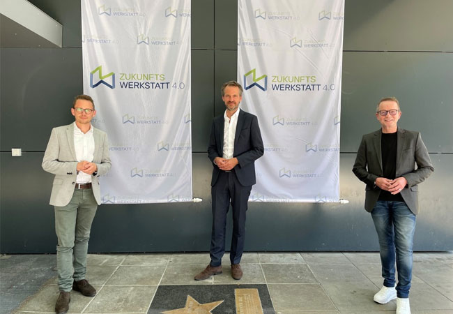 PB: Prof. Dr. Benedikt Maier (Geschäftsführer der Zukunftswerkstatt 4.0 und Leiter des Instituts für Automobilwirtschaft), Philipp Grosse Kleimann (Senior Partner und Leiter der Automotive & New Mobility Gruppe von Siemens Advanta Consulting) und Prof. Dr. Stefan Reindl (Geschäftsführer der Zukunftswerkstatt 4.0 und Leiter des Instituts für Automobilwirtschaft) an der Hochschule für Wirtschaft und Umwelt in Geislingen/Steige.