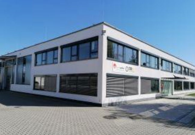 PB: Die Business Unit „Knoll Energy“ besteht aus der ASD Automatic Storage Device GmbH und der Storion Energy GmbH, die bereits in Umkirch unter einem Dach sitzen, wo auch die Speicher gebaut werden / Bildnachweise: Knoll Feinmechanik GmbH