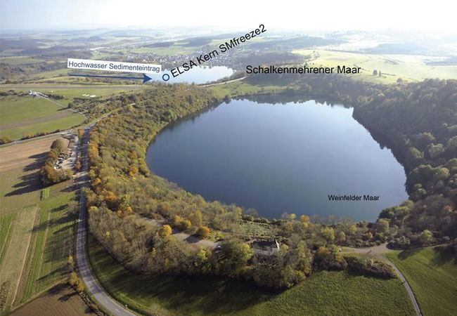 PB: Die Maare der Vulkaneifel liefern einen präzisen Blick in die Vergangenheit des mitteleuropäischen Klimas. Mit Hilfe von Sedimentbohrkernen konnten Wissenschaftlerinnen und Wissenschaftler das Klima der letzten 60.000 rekonstruieren. / © Frank Sirocko, JGU Mainz