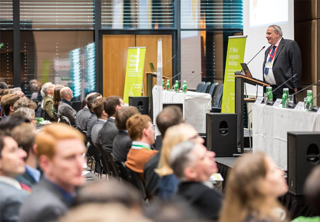 PB: Auf der Veranstaltungswoche zur Netzintegration Erneuerbarer Energien werden Vorträge vor Ort sowie digital präsentiert. / © Energynautics GmbH