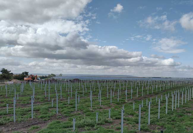PB: NATURSTROM baut in Thüringen Solarpark mit Speicher