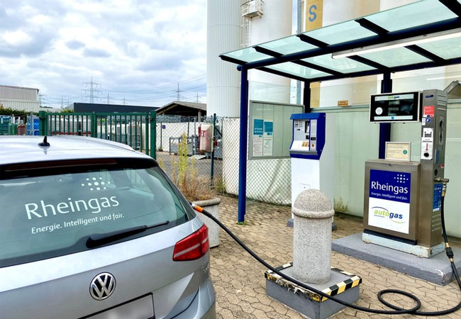 PB: Auftanken an einer LPG-Tankstelle in Brühl / Propan Rheingas GmbH & Co. KG