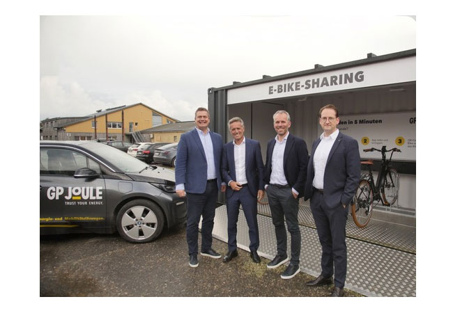 PB: Die Gesellschafter der GP JOULE CONNECT (v.l.n.r.): Volker Behn, Geschäftsführer der Team energie GmbH & Co. KG, Alexander Lehmann, geschäftsführender Gesellschafter der Minol-ZENNER-Gruppe, Ove Petersen, Mitgründer und CEO der GP JOULE-Gruppe, und Kevin Lorenzen, Vorstandsvorsitzender der team SE. / © GP JOULE