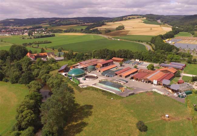 PB: Der Projektvorschlag »Energy-Islands-HeRo« verfolgt ein Konzept für die Notversorgung auf Basis regenerativer Energien bei einem langanhaltenden Stromausfall. Das Konzept soll exemplarisch für den Landkreis Hersfeld-Rotenburg entwickelt werden, der ländlich geprägt ist, aber aufgrund seiner zentralen Lage über eine sehr hohe Infrastrukturdichte und große Logistikanbieter in der Region verfügt. / © Bernd Krautkremer