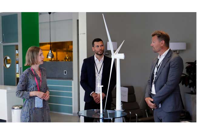 PB: Minister of Trade and Industry Iselin Nybø met Florian Schuchert (vice president Offshore wind technology) and Jens Økland (senior vice president for Business development in Renewables) when she visited Equinor in Stavanger. (Photo: Arne Reidar Mortensen / Equinor ASA)