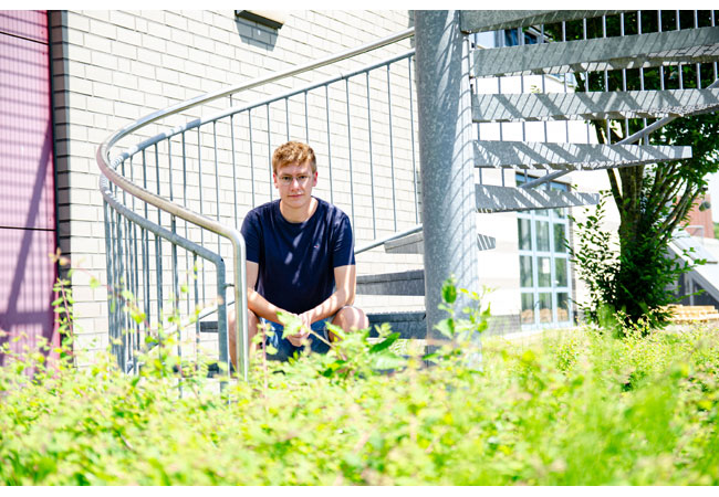 PB: Janik Budde wurde für seine Bachelorarbeit „Wärmepumpen in Stadtquartieren – Untersuchung anhand eines Quartiers in Herne“ am Fachbereich Energie – Gebäude – Umwelt mit dem Hochschulpreis der FH Münster ausgezeichnet. (Foto: FH Münster/Frederik Tebbe)