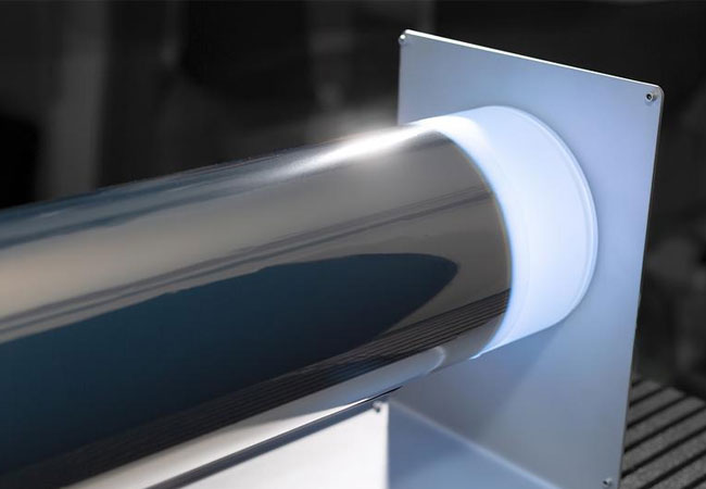 PB: Aluminiumbeschichtete Polymerfolie zur Anwendung als Stromkollektor in Lithium-Ionen-Batterien. / © VON ARDENNE Corporate Archive