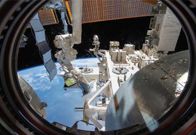 PB: Das Sensorsystem zur Beobachtung von Anbauflächen auf der Erde wird an Bord der Internationalen Raumstation ISS installiert werden. /