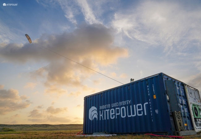 PB: Kitepower Falcon 100kW Airborne Wind Energy System during operation in Vader Piet, Aruba. / Windenergie aus der Luft hebt mit Kitepower in der Karibik ab