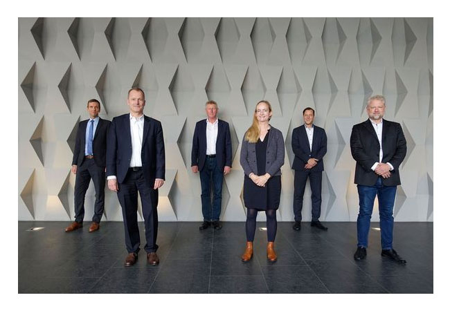 PB: V.l.n.r.: Prof. Bastian Gruschka (Hochschule Bremen), Martin Pieper (Elmar Hertzog und Partner Management Consultants GmbH), Knut Gerdes (Maritime Beratung Knut Gerdes), Jessica Wegener (Geschäftsführerin MCN e. V.), Frank Nicolai (Moore BRL GmbH), Dr. Jens Tathoff (biike GmbH) – © MCN e. V.