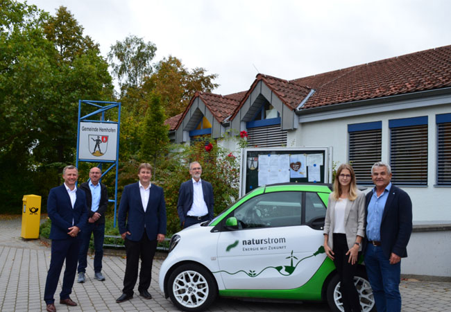 PB: Pressegespräch mit Vertreter:innen der Gemeinde Hemhofen. v.l.n.r.: Bernd Göttlicher (Leiter Kommunalbetreuung Bayernwerk Netz GmbH), Gerhard Wagner (2. Bürgermeister Hemhofen), Ralf Schwarz (Kommunalbetreuung Bayernwerk Netz GmbH), Dr. Thomas Banning (Vorstandsvorsitzender NATURSTROM AG), Tanja Krauß (Geschäftsleiterin Gemeinde Hemhofen), Ludwig Nagel (1. Bürgermeister Hemhofen). © NATURSTROM